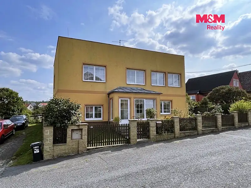 Prodej rodinného domu 340 m², pozemek 1006 m², Bochov – náhled fotky 2