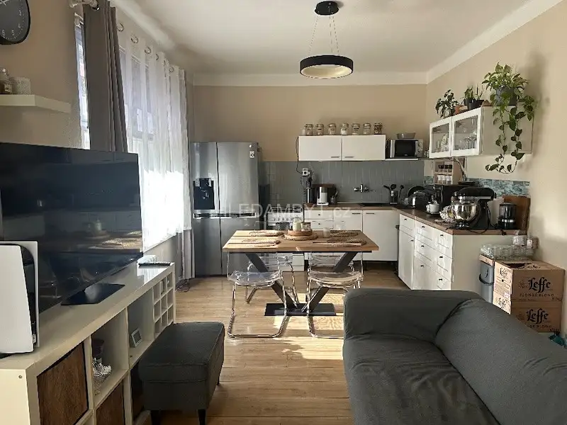 Pronájem bytu 1+kk 40 m², Praha – náhled fotky 1