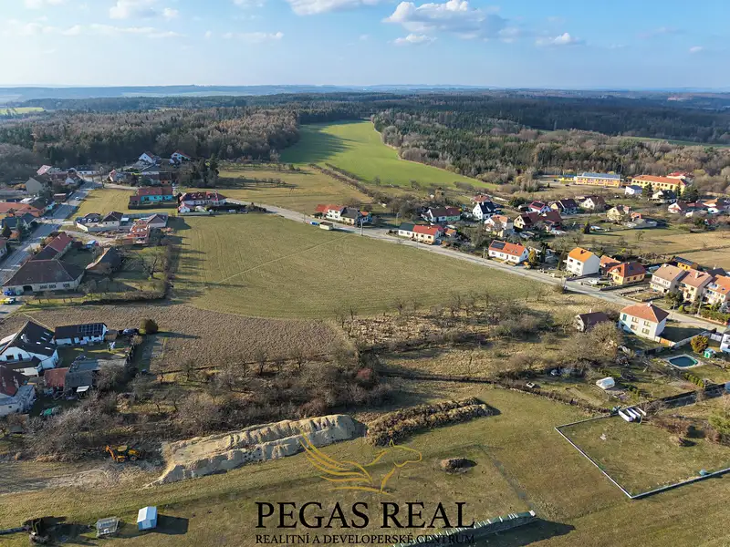 Prodej stavebního pozemku 18273 m², Zbraslav – náhled fotky 1
