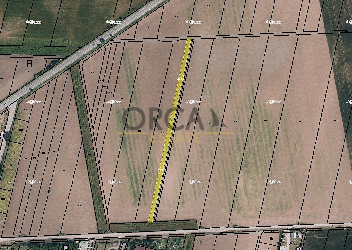 Prodej pole 1904 m², Strachotín – fotka 1 z 3