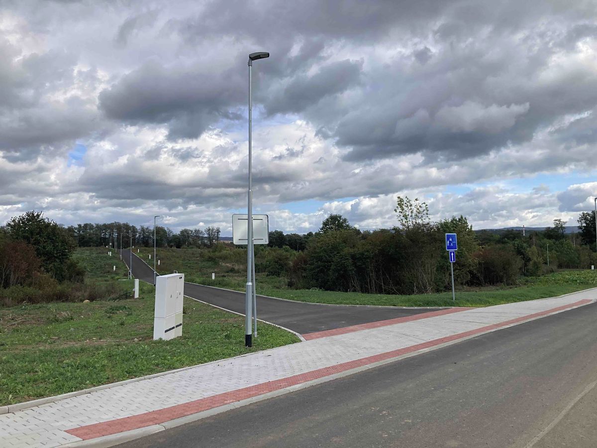 Prodej stavebního pozemku 697 m², Ostrov – fotka 1 z 3