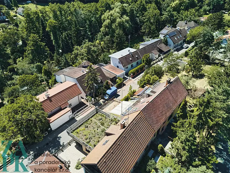 Prodej rodinného domu 458 m², pozemek 413 m², Praha – náhled fotky 3