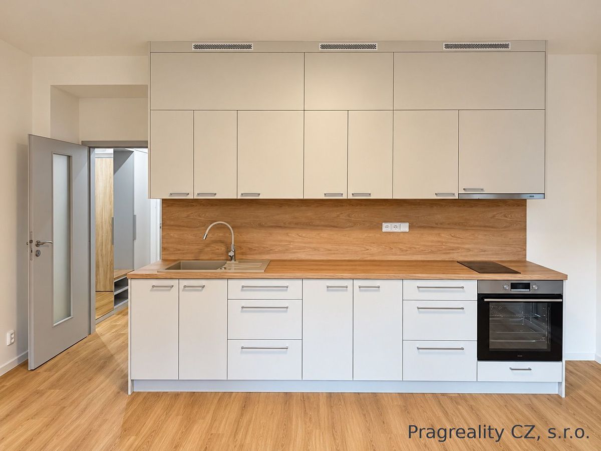Pronájem bytu 2+kk 45 m², Praha – fotka 1 z 3