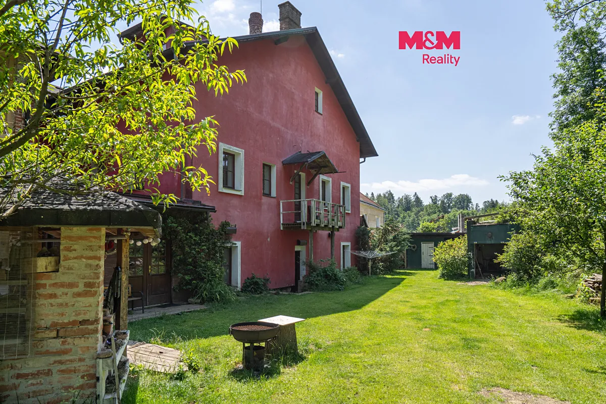 Prodej rodinného domu 440 m², pozemek 16608 m²
