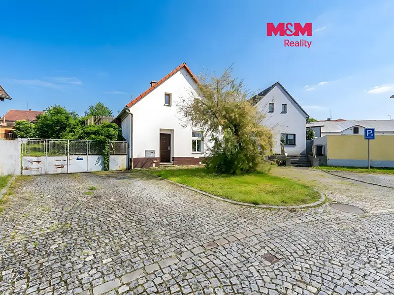 Prodej rodinného domu 230 m², pozemek 325 m², Holýšov – náhled fotky 1