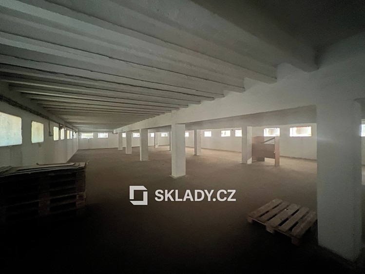 Комерційне приміщення в оренду, 1 600 м² (2 з 3)