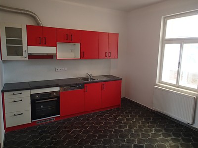 Pronájem bytu 1+1, 32 m² (3 z 7)