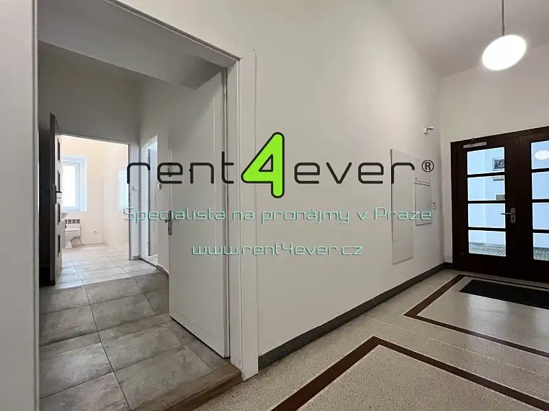 Pronájem kanceláře 30 m², Praha – náhled fotky 1