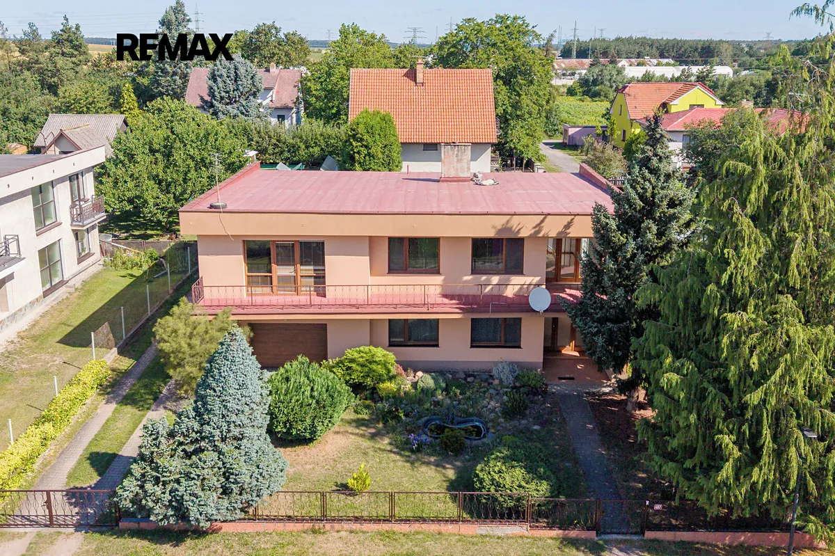Prodej rodinného domu 234 m², pozemek 999 m²