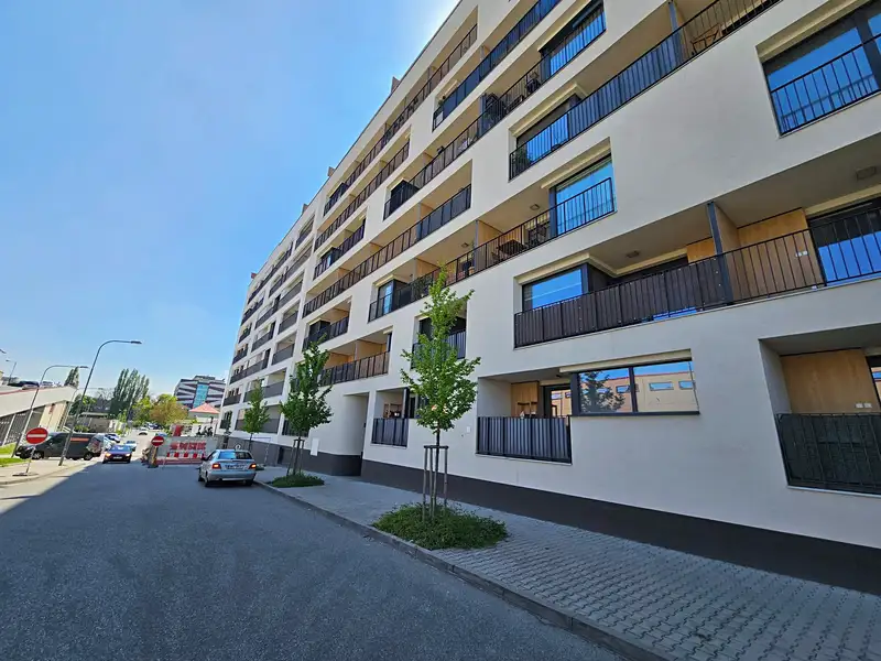 Pronájem bytu 1+kk 33 m², Brno – náhled fotky 1