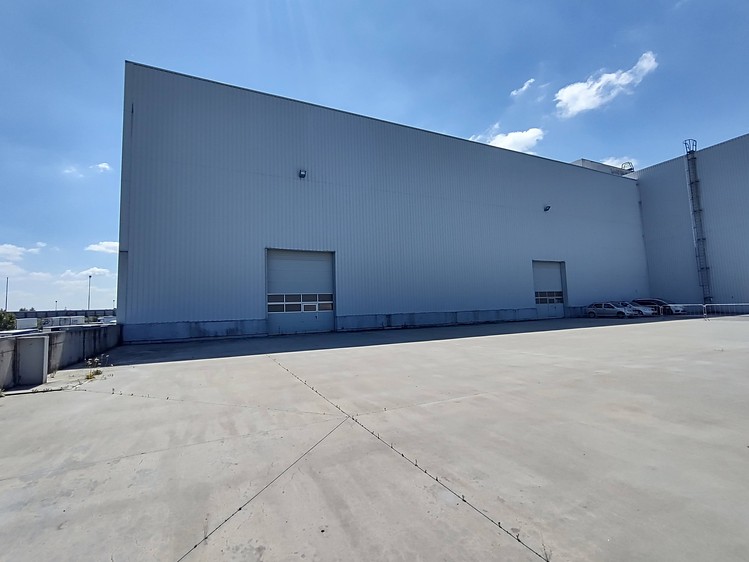 Pronájem komerčního prostoru, 3 130 m² (5 z 9)