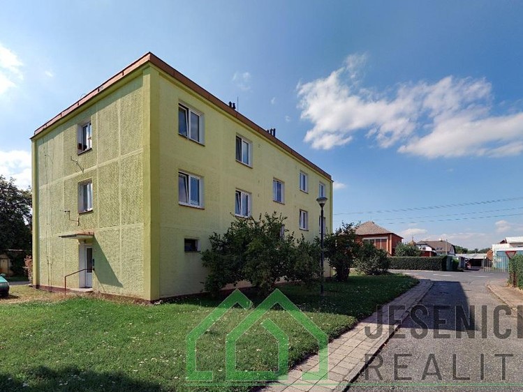 Pronájem bytu 3+1, 71 m² (1 z 14)