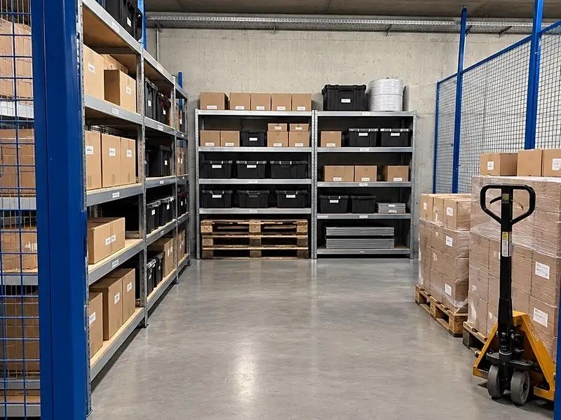 Pronájem kanceláře 28 m², Vestec – náhled fotky 2