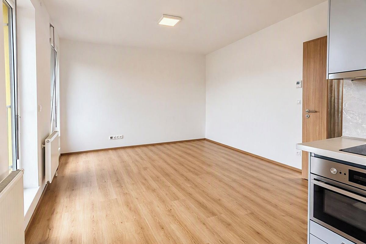 Pronájem bytu 1+kk 28 m² – fotografie 3