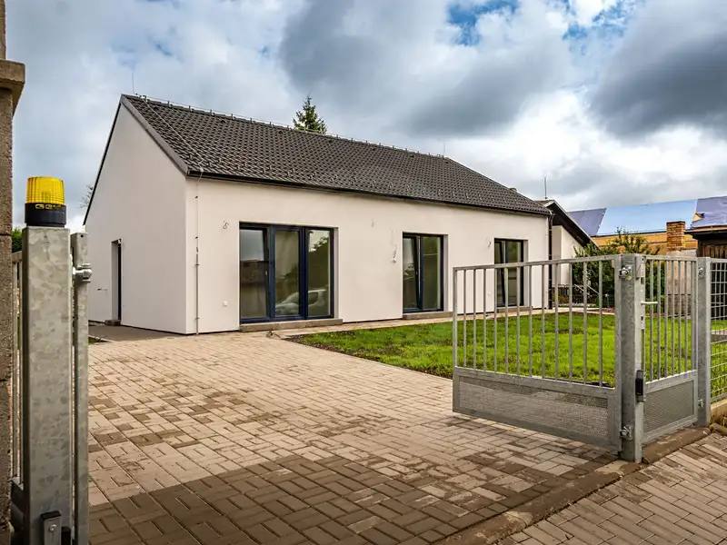 Prodej rodinného domu 86 m², pozemek 407 m², Planá – náhled fotky 1