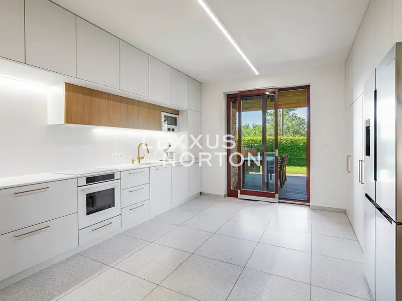 Prodej rodinného domu 378 m², pozemek 1502 m², Zvole – náhled fotky 3