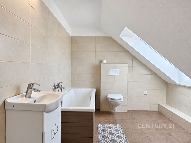 Prodej domu, 210 m² (13 z 33)