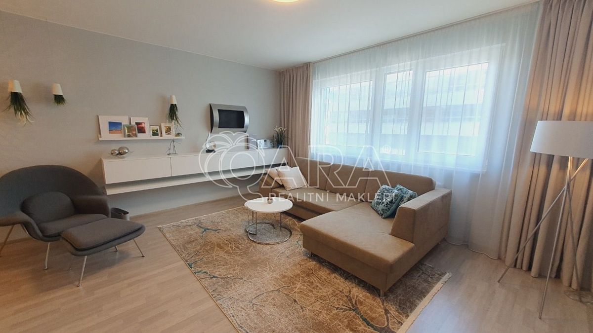 Pronájem bytu 1+kk 42 m², Praha – fotka 1 z 3