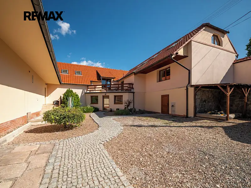 Prodej vícegeneračního domu 550 m², pozemek 1967 m², Lažany – náhled fotky 1
