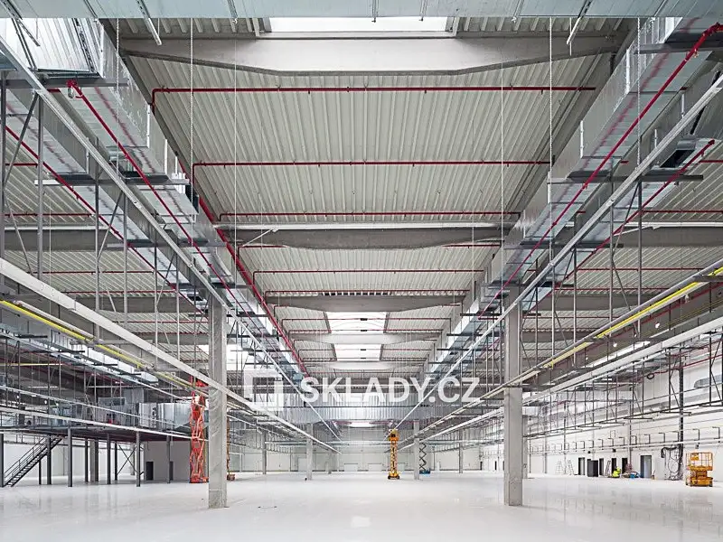 Pronájem skladového prostoru 7600 m², Solnice – náhled fotky 2