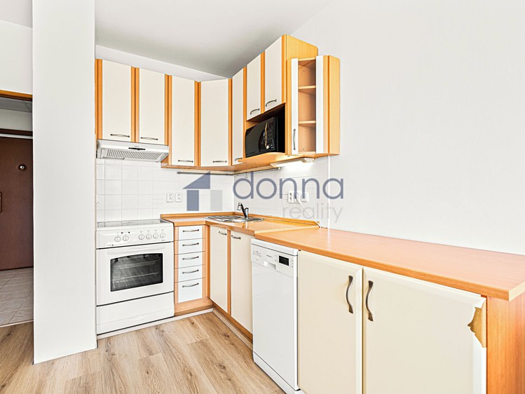 Pronájem bytu 2+kk, 41 m² (3 z 10)