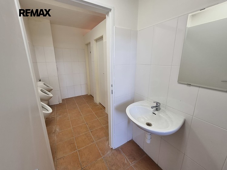 Prodej komerčního prostoru, 164 m² (11 z 16)