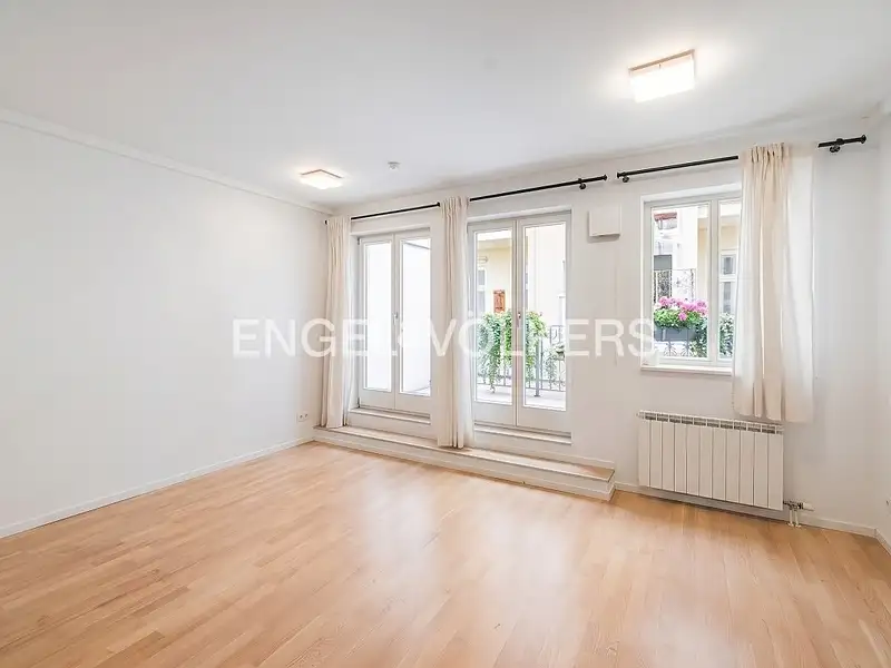 Pronájem bytu 2+kk 43 m², Praha – náhled fotky 1