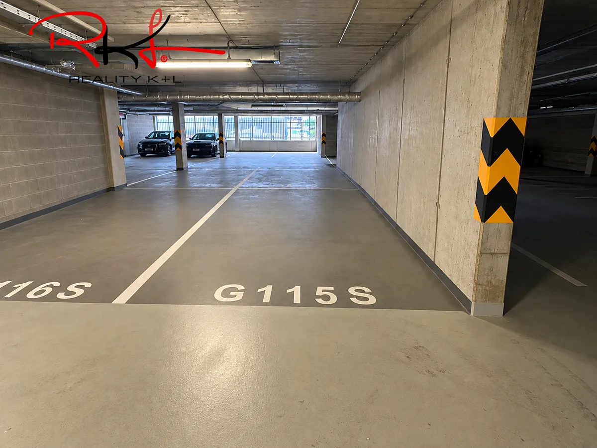 Pronájem garážového stání 15 m²