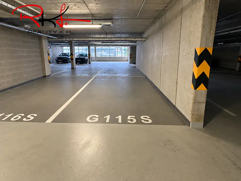 Pronájem garážového stání 15 m², Praha – náhled fotky 1