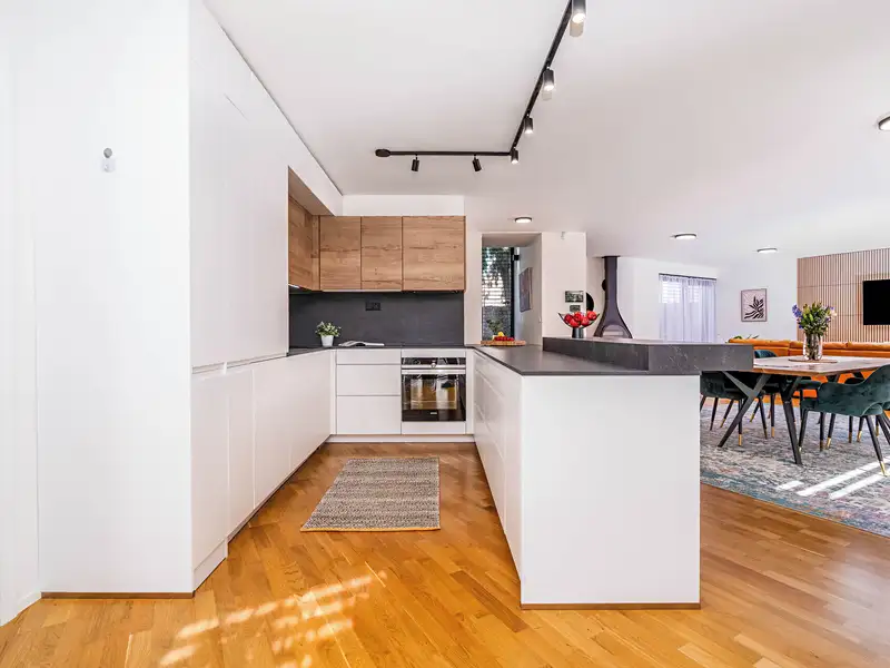 Prodej rodinného domu 267 m², pozemek 800 m², Panenské Břežany – náhled fotky 2