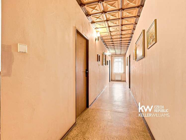Комерційне приміщення на продаж, 1 601 м² (38 з 100)