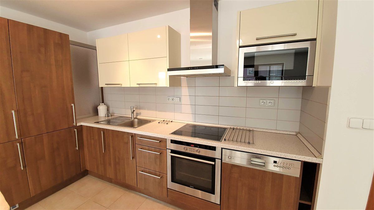 Pronájem bytu 2+kk 56 m² – fotografie 3