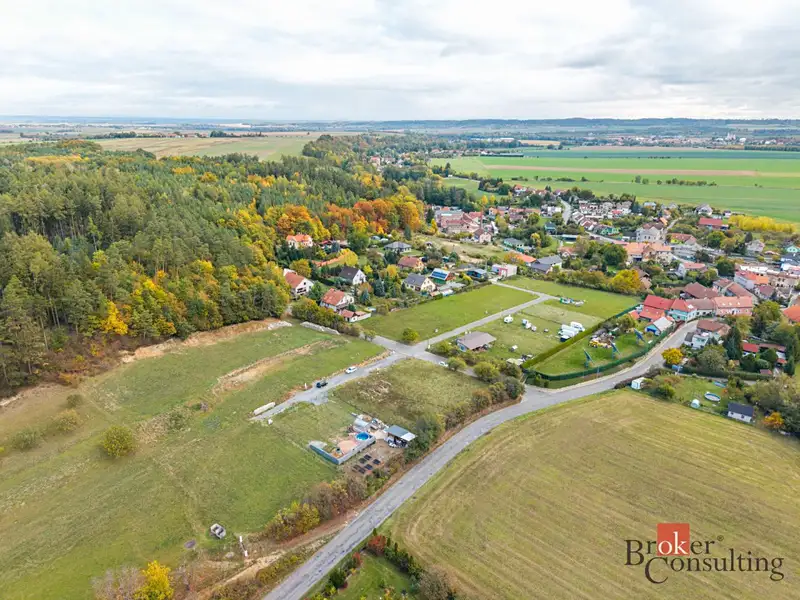 Prodej stavebního pozemku 836 m², Hroubovice – náhled fotky 2