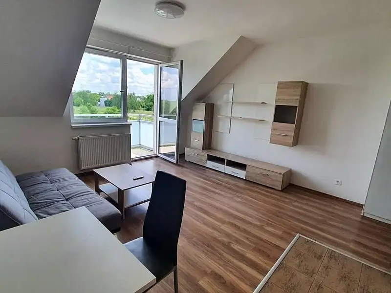 Prodej bytu 1+kk 35 m², Praha – náhled fotky 2