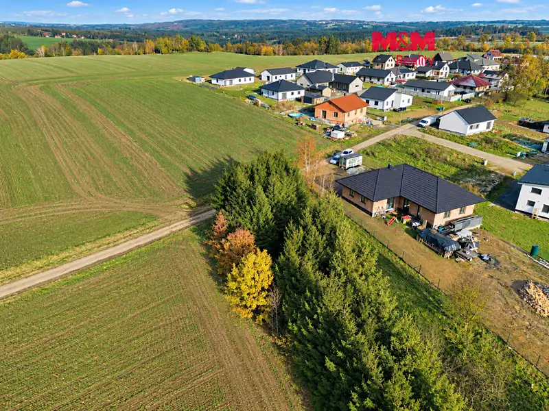Prodej stavebního pozemku 653 m², Senožaty – náhled fotky 1