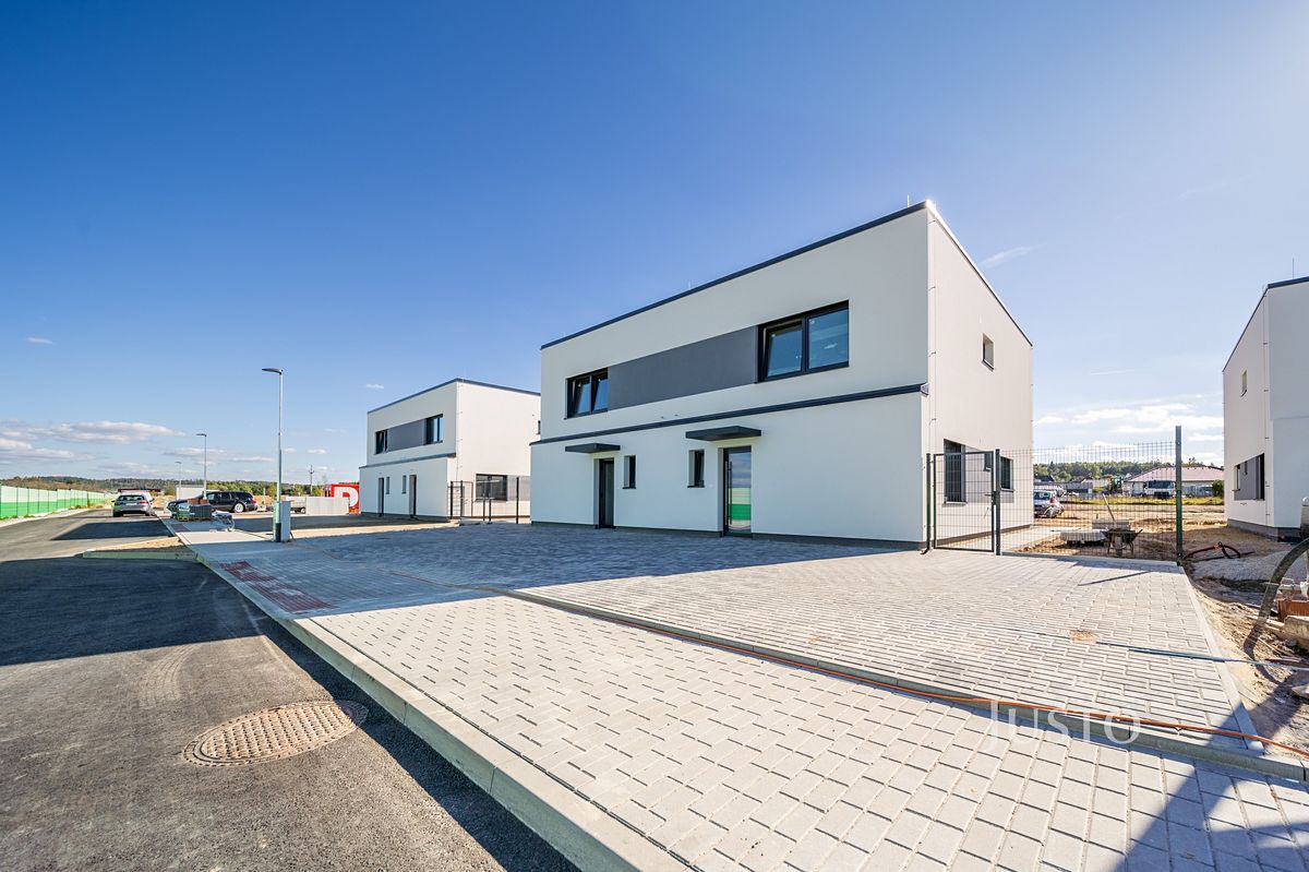Prodej bytu 5+kk 123 m², Včelná – fotka 1 z 3