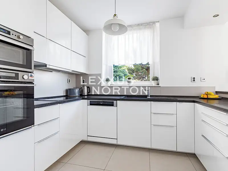 Prodej bytu 4+kk 134 m², Praha – náhled fotky 3