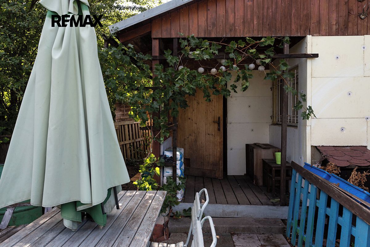 Prodej chaty 25 m², pozemek 1500 m², Praha – fotka 1 z 3
