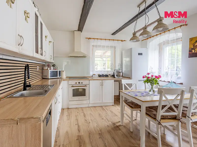 Prodej rodinného domu 250 m², pozemek 928 m², Mařenice – náhled fotky 2