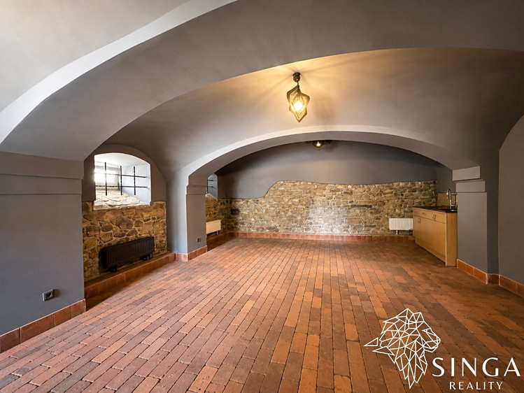 Комерційне приміщення в оренду, 105 м² (2 з 18)