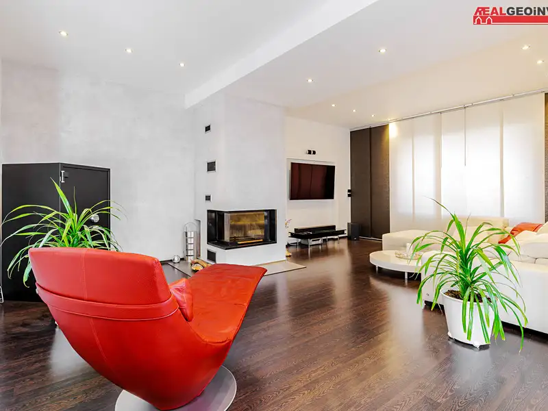 Prodej rodinného domu 218 m², pozemek 417 m², Omice – náhled fotky 3