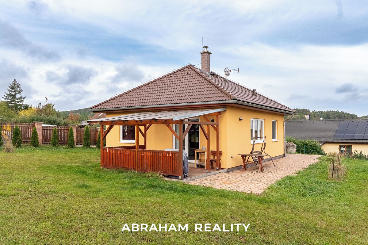Prodej rodinného domu 64 m², pozemek 1104 m², Jince – fotka 1 z 3