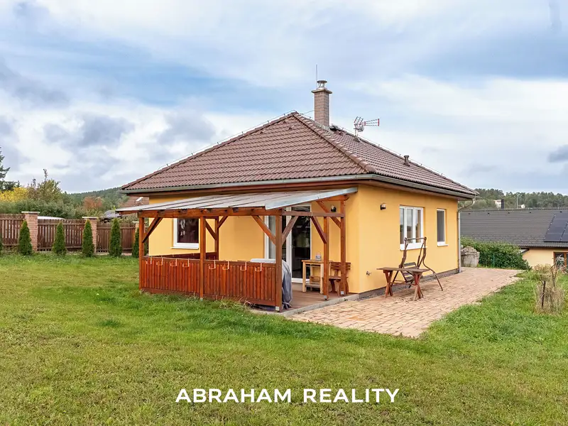 Prodej rodinného domu 64 m², pozemek 1104 m², Jince – náhled fotky 1