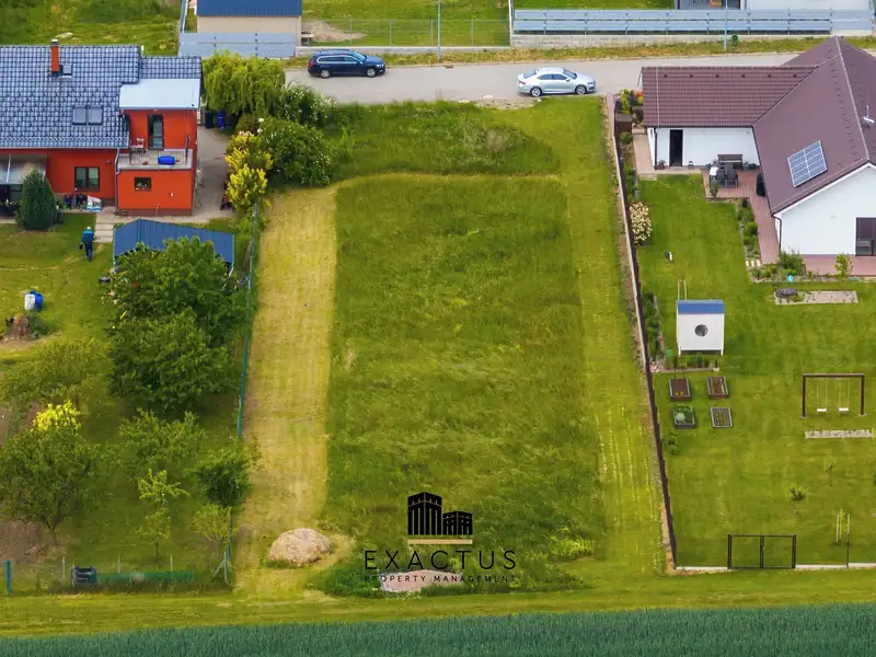 Prodej stavebního pozemku 1533 m², Šumice – náhled fotky 2