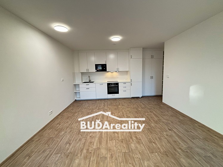 Pronájem bytu 2+kk, 58 m² (2 z 11)