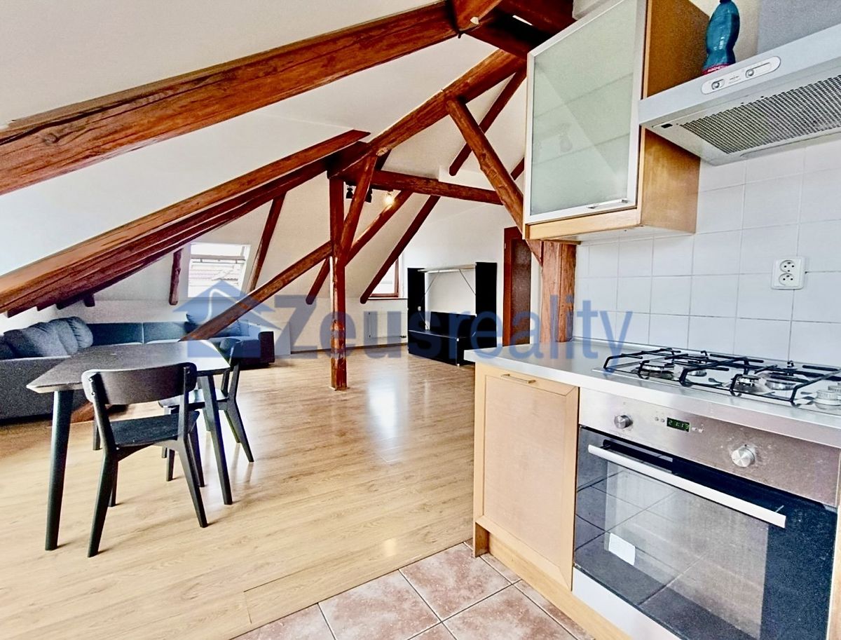 Pronájem bytu 3+1 90 m², Praha – fotka 1 z 3