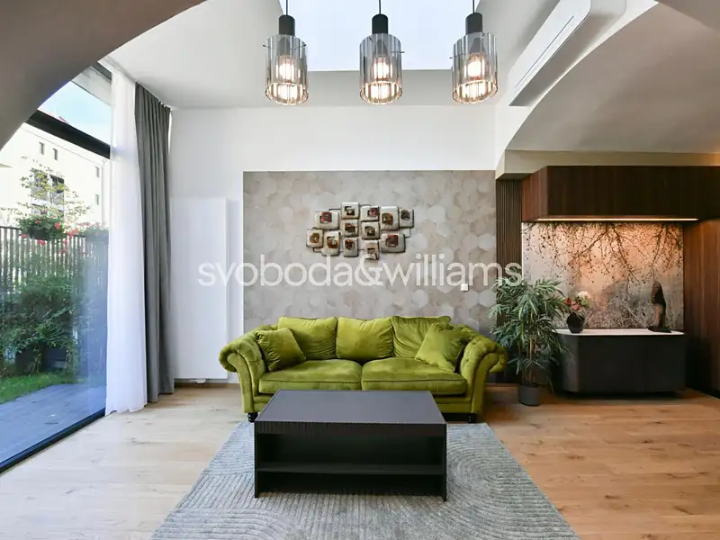 Pronájem bytu 2+kk 86 m², Praha – náhled fotky 1
