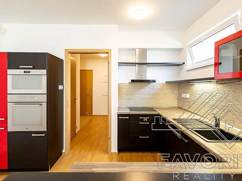 Pronájem bytu 2+kk 57 m², Praha – náhled fotky 1