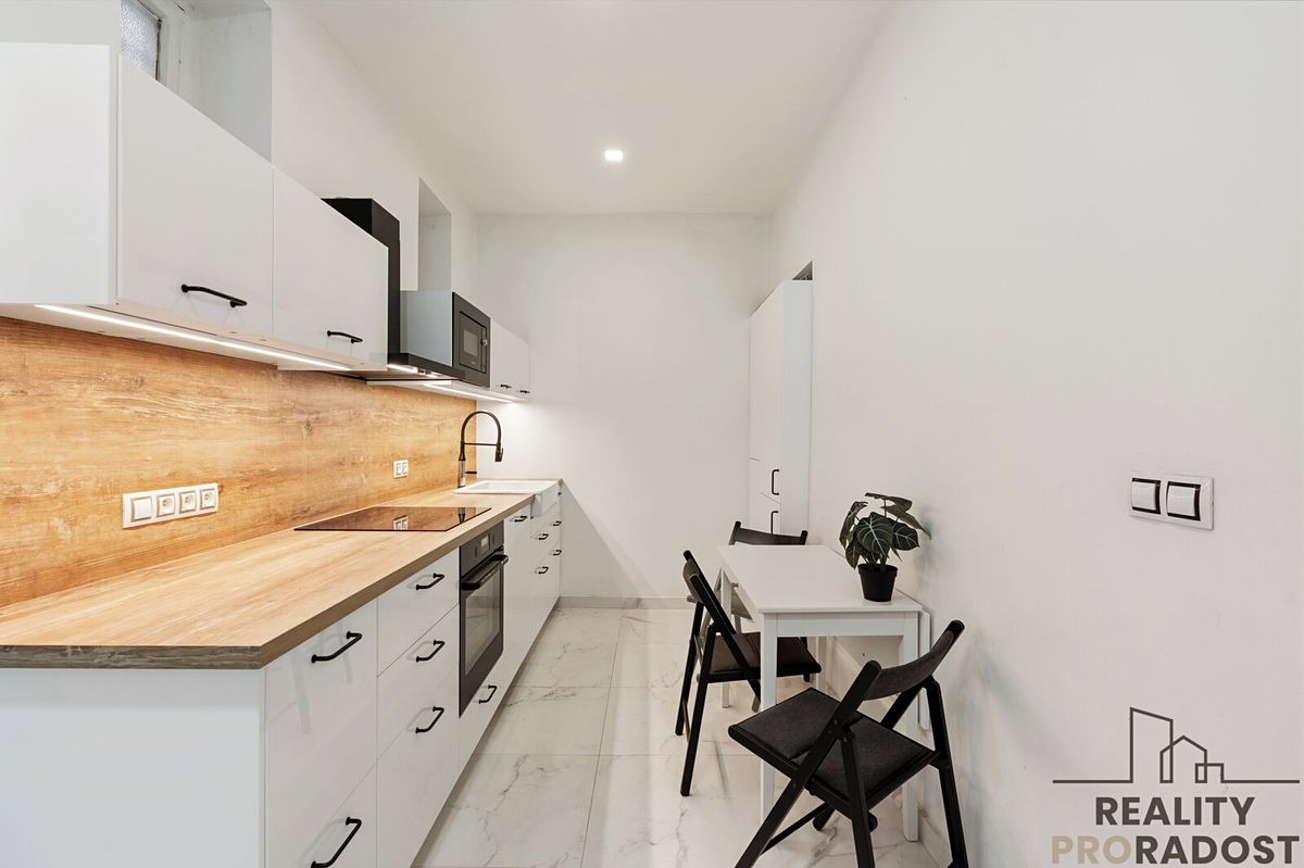 Pronájem bytu 3+1 75 m², Praha – fotka 1 z 3