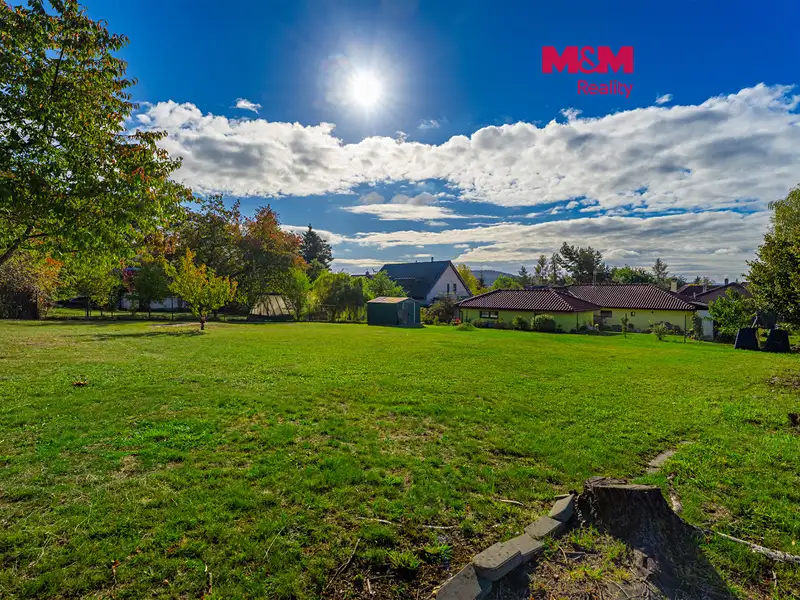 Prodej stavebního pozemku 996 m², Kamenice – náhled fotky 1
